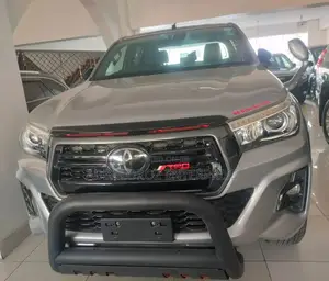 Toyota Hilux 2017 Gray