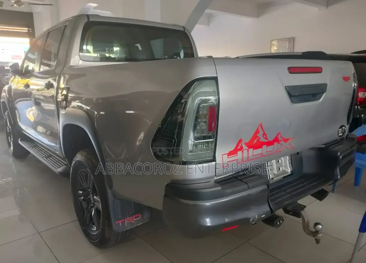 Toyota Hilux 2017 Gray