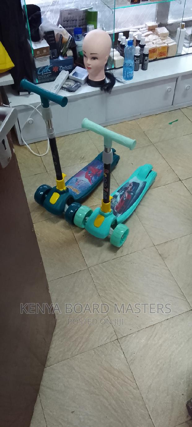 Good and Free Wheel Scooter 3wheeled Scooter - main view