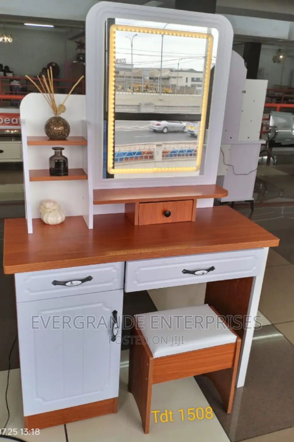 Dressing Table Dressing Table