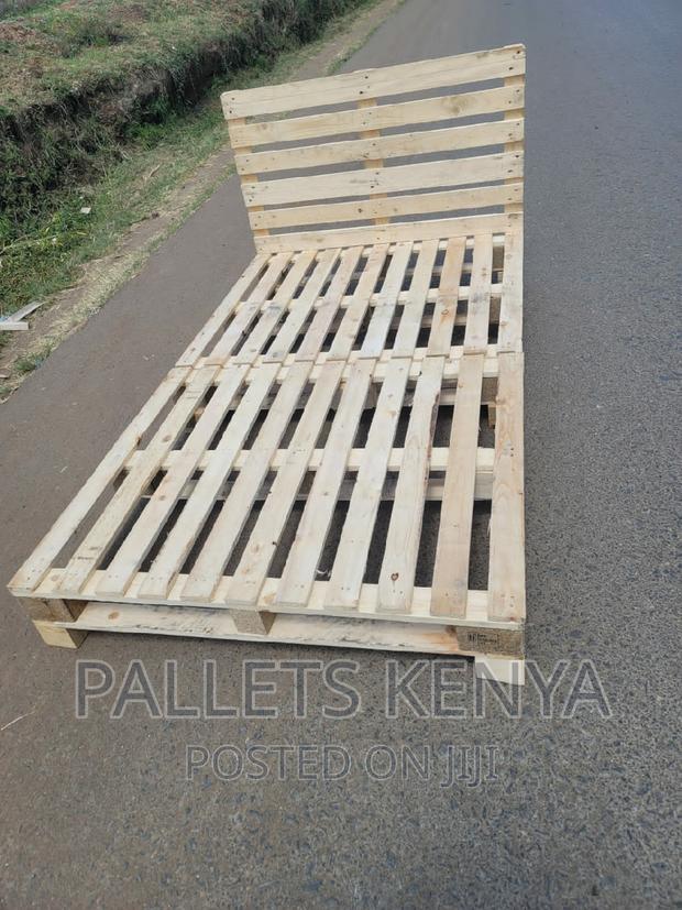 Pallet Bed- 4*6 Simple and Raised Pallet Bed. (JS0.5)