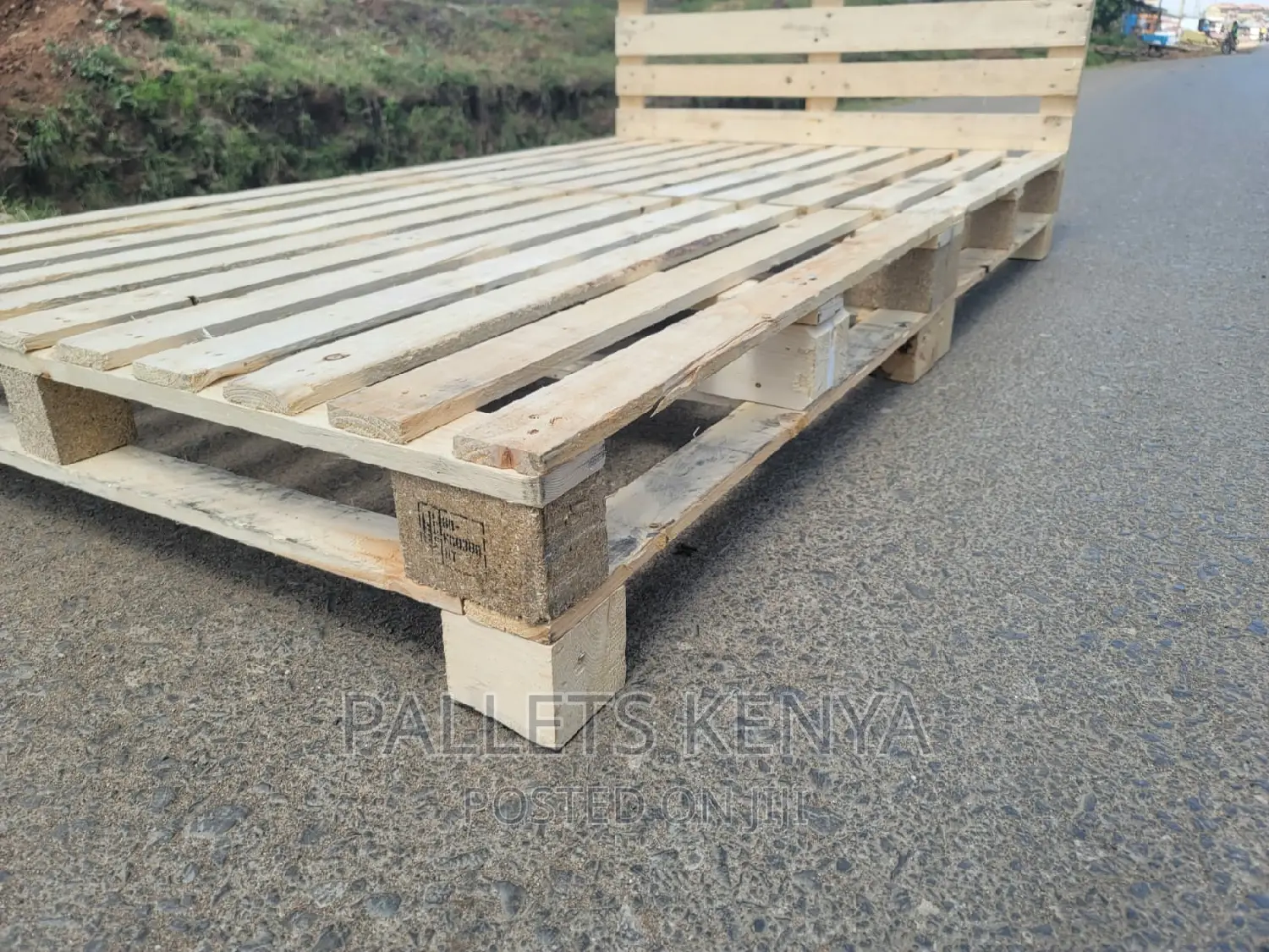 Pallet Bed- 4*6 Raised Simple Pallet Bed. (JS06)