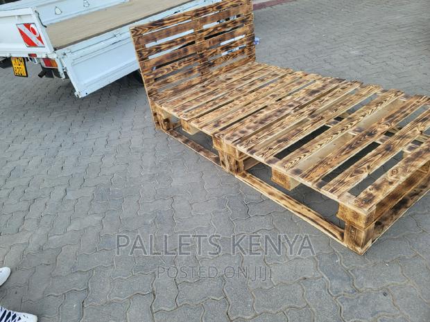 Pallet Bed- 4*6 Blazed and Detachable Pallet Bed (Ow03)