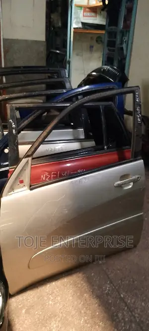 Rav 4 J Front Left Door Available