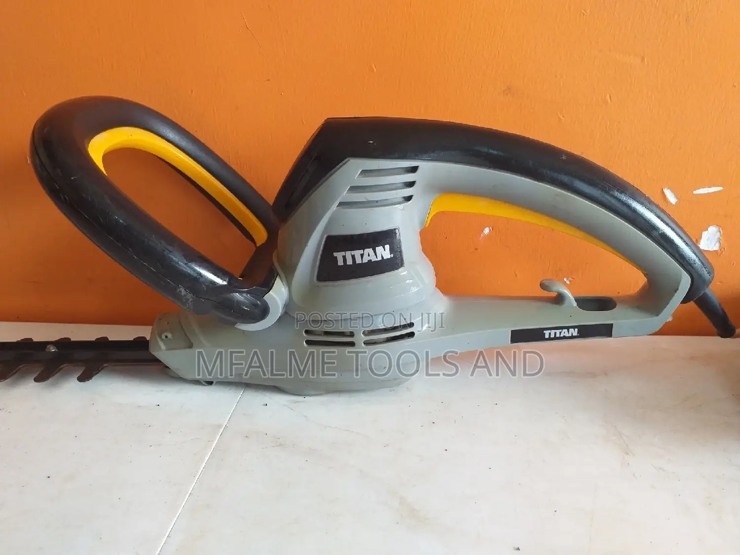 Hedge Trimmer - Titan 240v 450w 600mm Corded Electric Ex-Uk