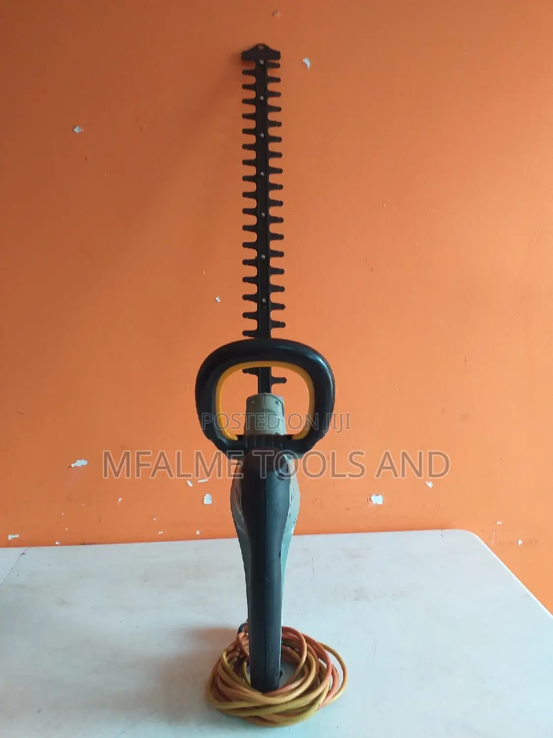 Hedge Trimmer - Titan 240v 450w 600mm Corded Electric Ex-Uk