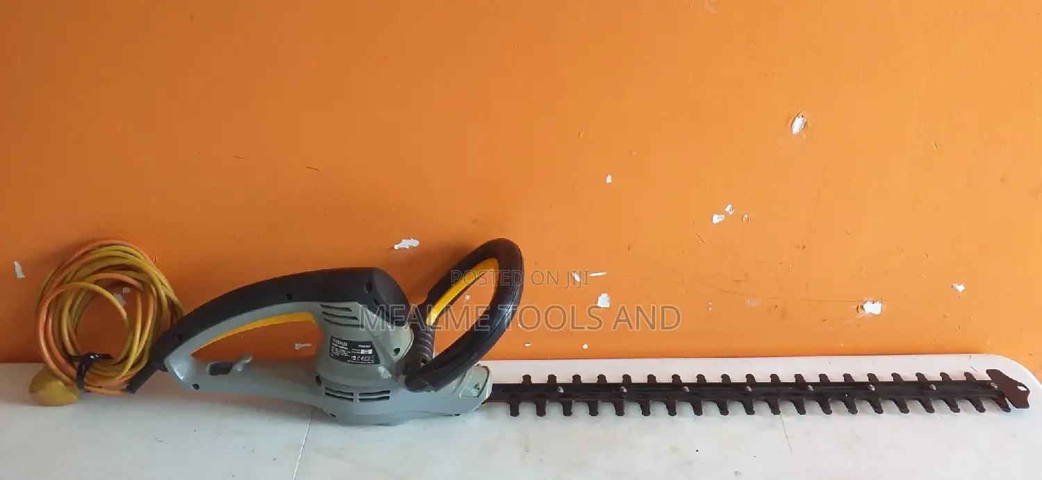 Hedge Trimmer - Titan 240v 450w 600mm Corded Electric Ex-Uk