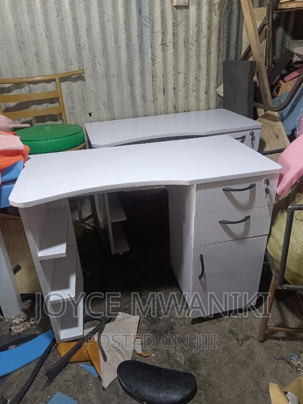 Manicure Table, Stylish Design. - main view