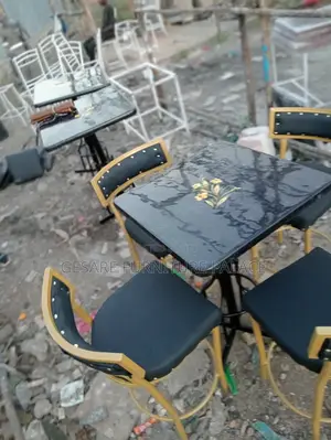 4 High Restaurant Seat With High Table