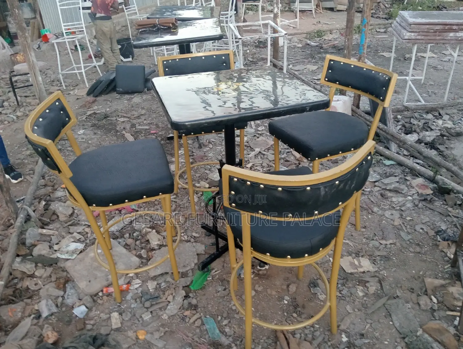 4 High Restaurant Seat With High Table