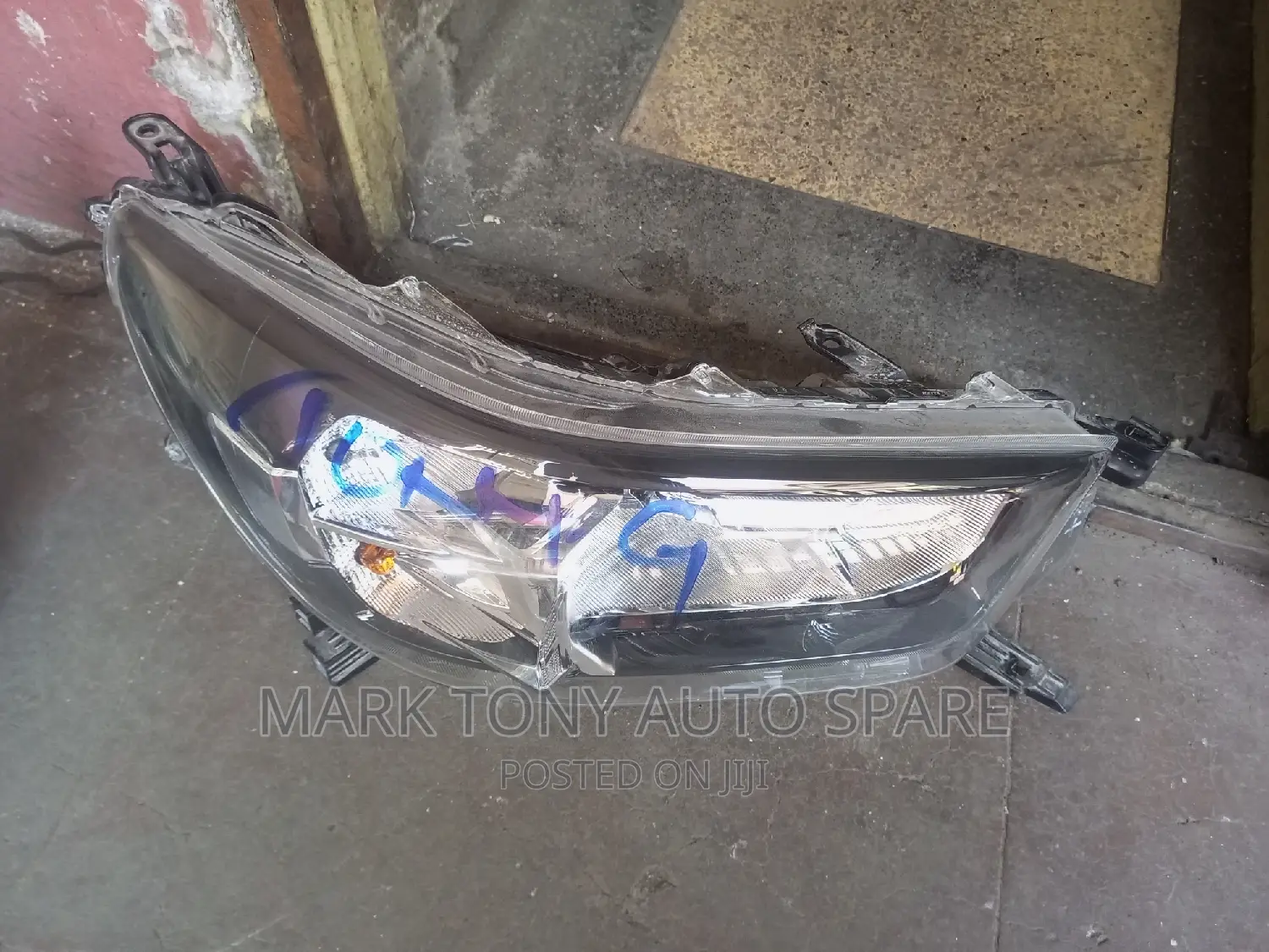 Toyota Vigo 2017 Head Light Non Zenon