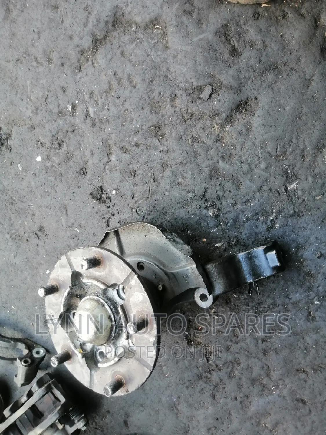 Isuzu Elf Front Hub