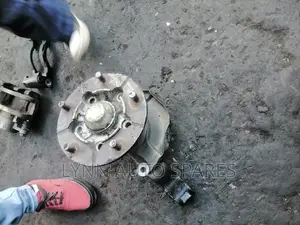 Isuzu Elf Front Hub