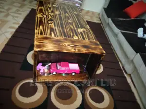 Authentic Artistry Pallets Coffee Table