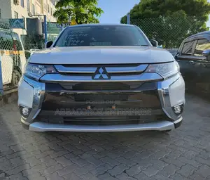 Mitsubishi Outlander 2017 Pearl