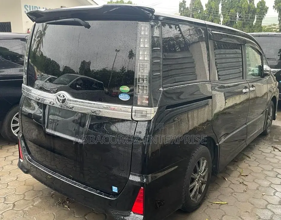 Toyota Voxy 2016 Matt Black
