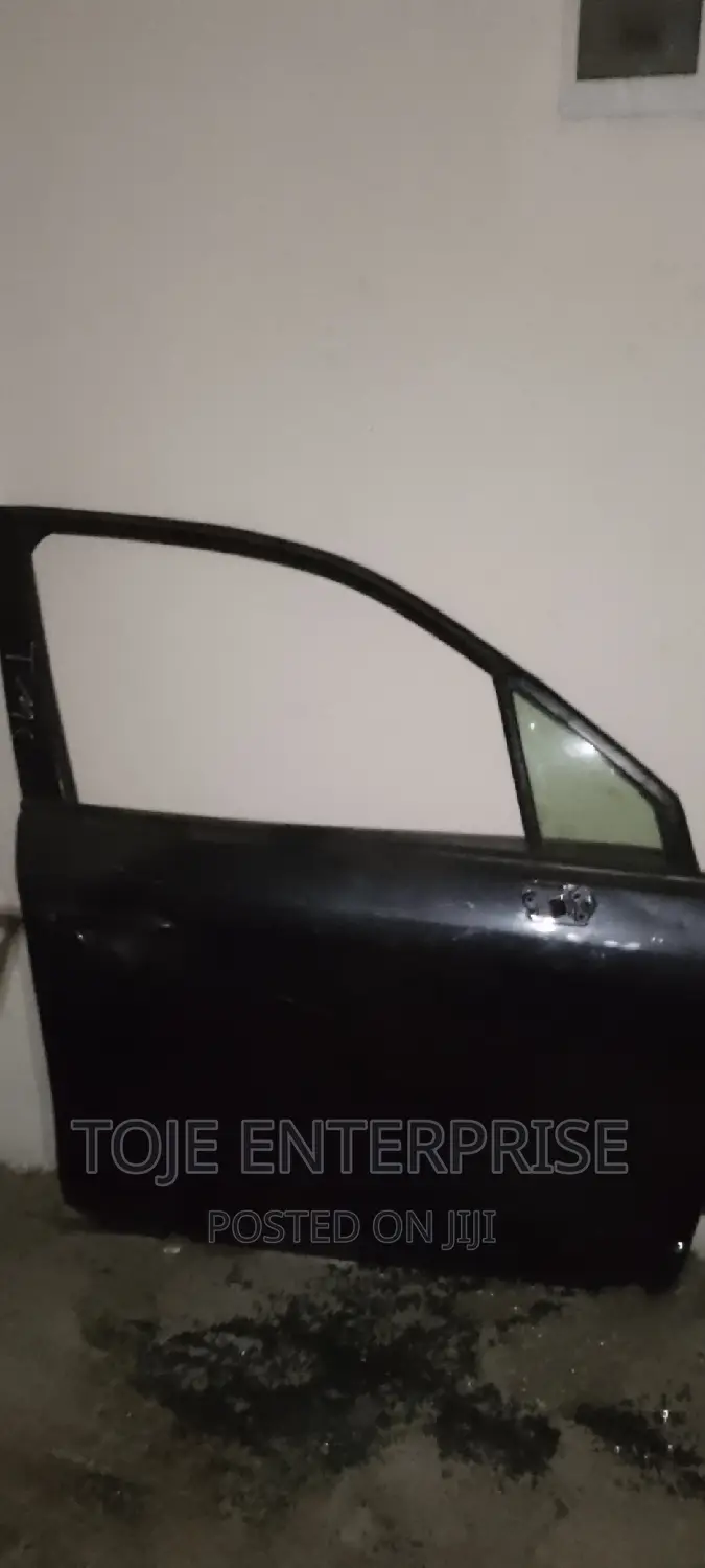 Subaru Sg5 Front Right Door Available
