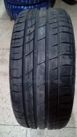285/40r21 Accelera