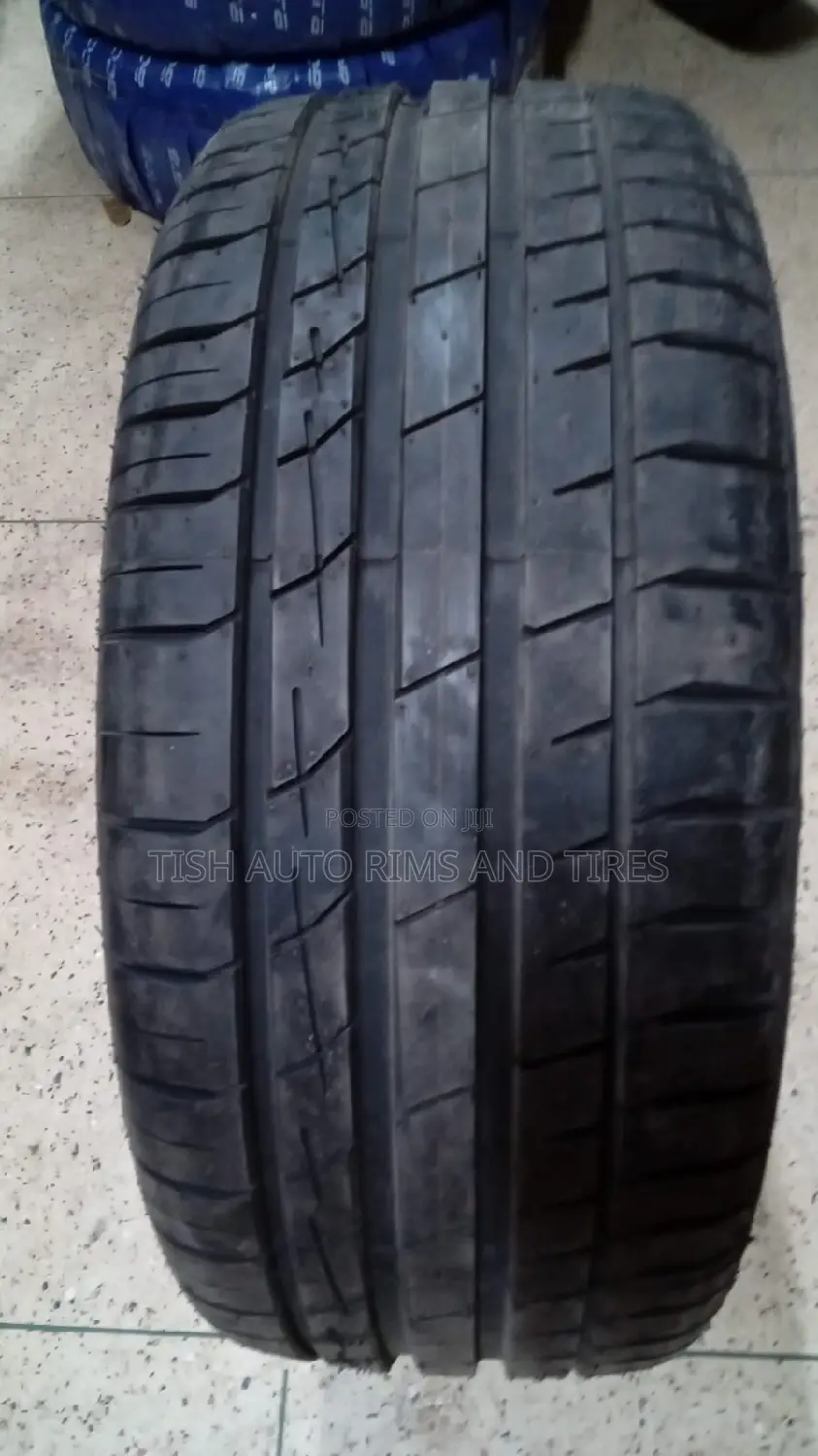 285/40r21 Accelera