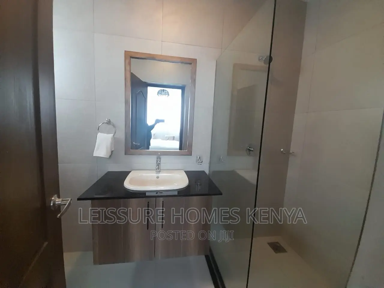 1bdrm Apartment in Gateway Mall Area for sale