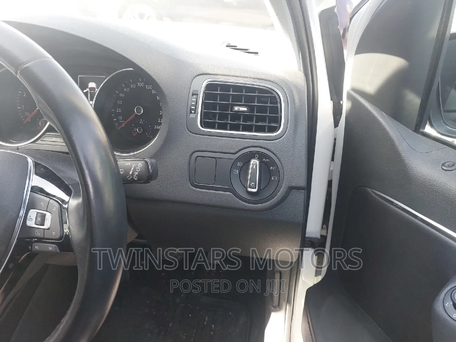 Volkswagen Polo 2017 White