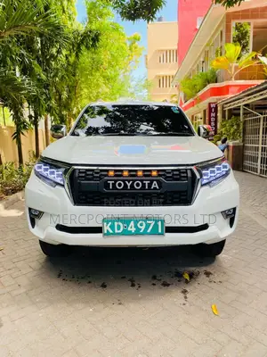 Toyota Land Cruiser Prado 2.8 2017 White