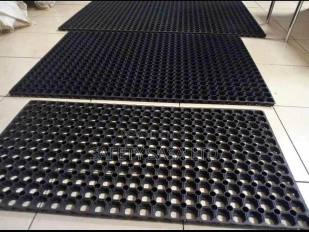 Hollow Rubber Mats - main view