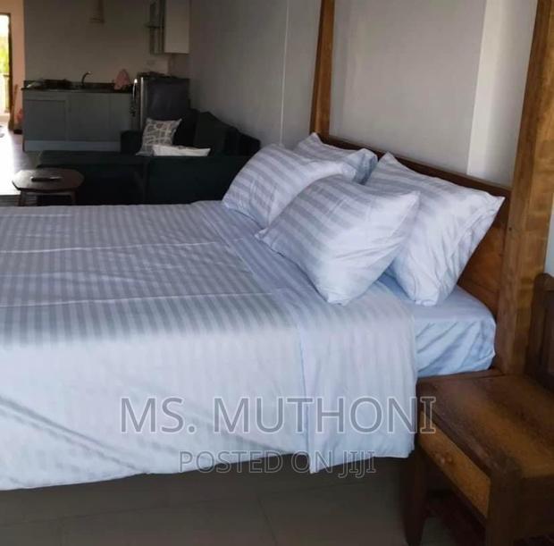 Hotel Quality White Stripped Bedsheet Set* - main view