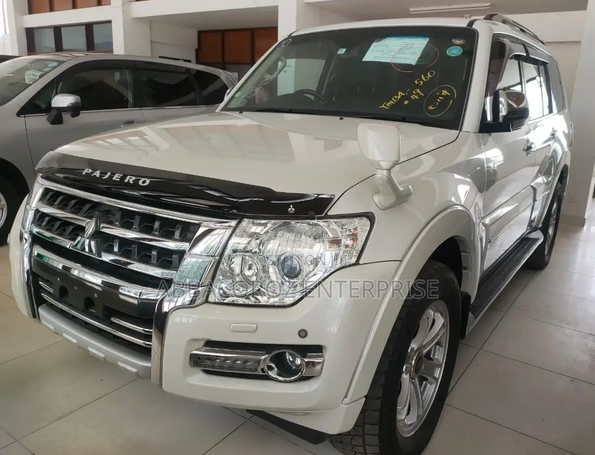 Mitsubishi Pajero 2016 White