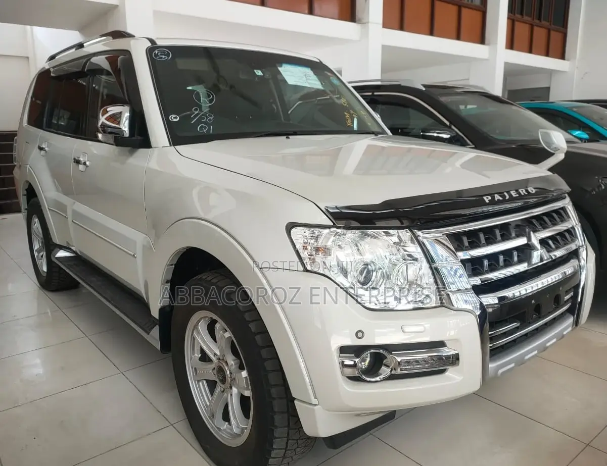 Mitsubishi Pajero 2016 White