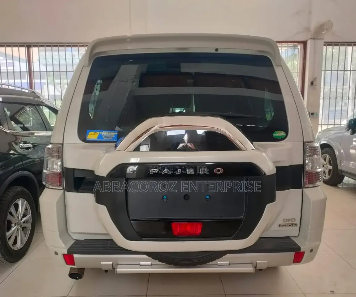 Mitsubishi Pajero 2016 White