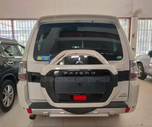 Mitsubishi Pajero 2016 White