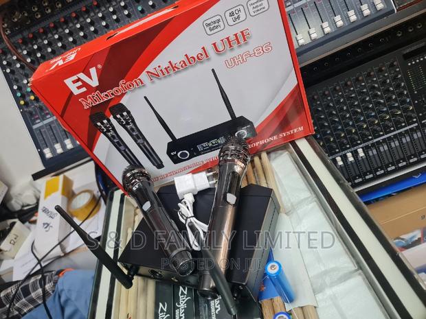 EV Rechargeable Wireless Microphone - thumbnail 2