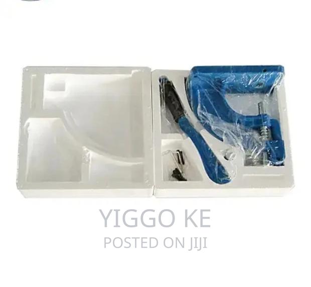 Commercial Manual Eyelet Machine - thumbnail 2