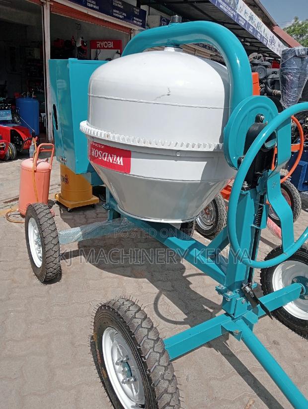Windsor Concrete Mixer 400litres - thumbnail 2