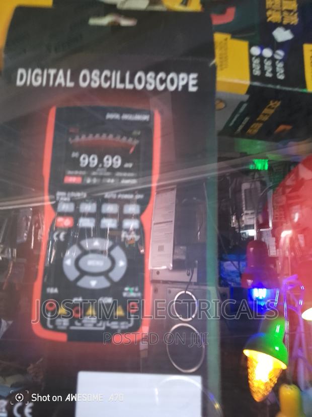 Digital Oscilloscope - main view