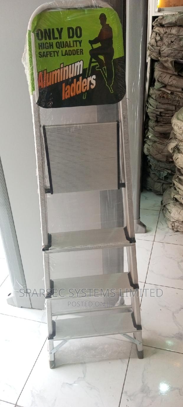 4 Steps Ladders