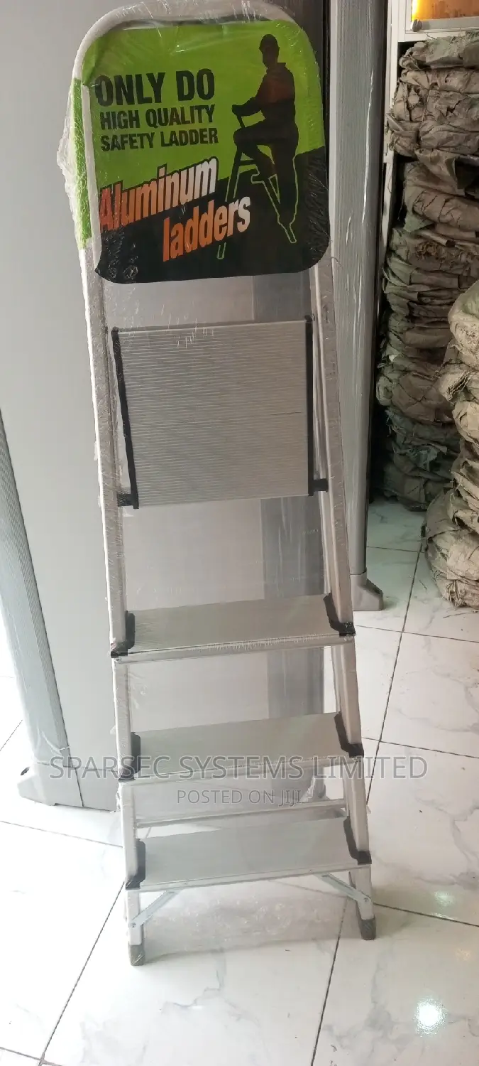 4 Steps Ladders