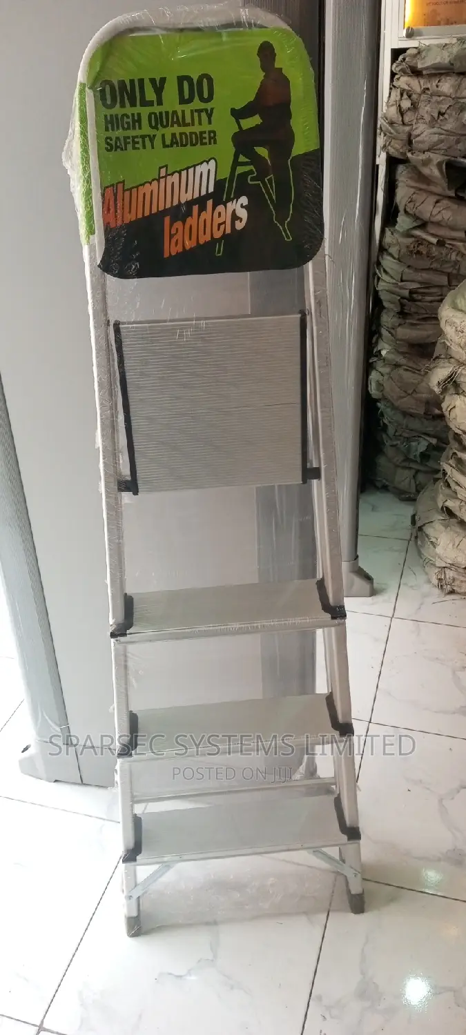 4 Steps Ladders