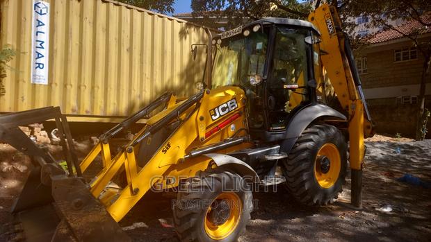 JCB 3CX Backhoe Loader- Made in England