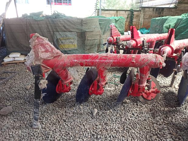 MF 375 Tractor Plus Plow - thumbnail 4