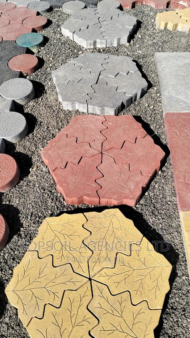 Slabs/Slab Unique Stepping Stone - main view