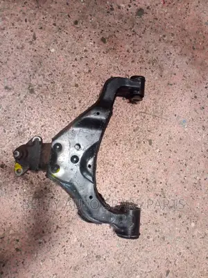 Toyota Hiace 7 L Lower Arm
