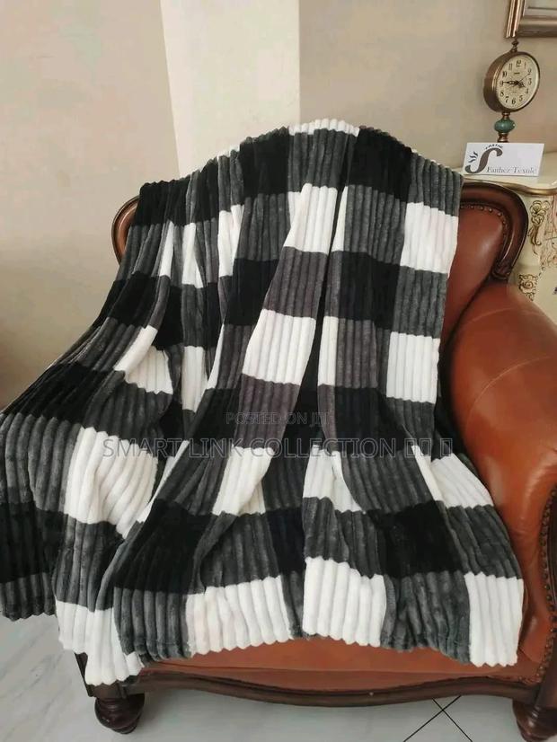 Checked Fleece Blanket - thumbnail 9
