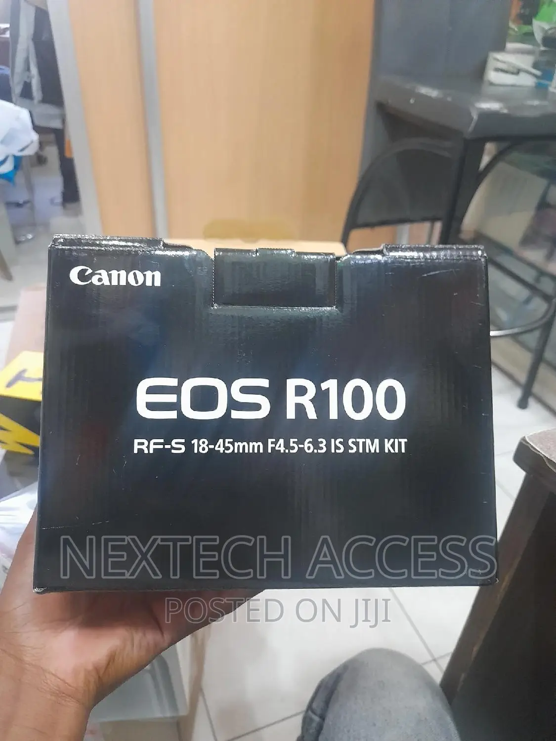 Canon Eos R100 With Rf_s 18_45mm