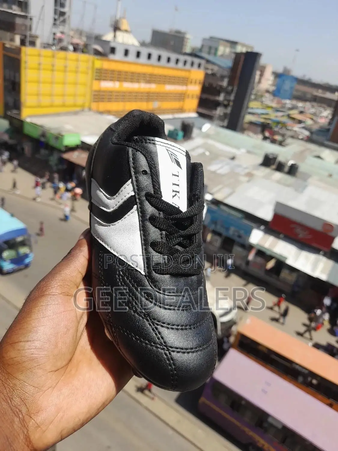 Kids Soccer Boots Size 33