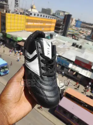 Kids Soccer Boots Size 33