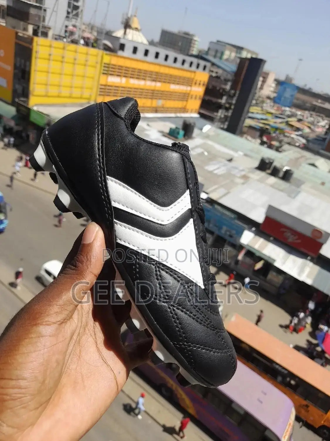 Kids Soccer Boots Size 33