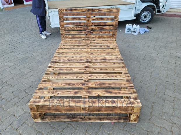 Pallet Bed- 4*6 Detachable and Blazed Pallet Bed. (HU018)