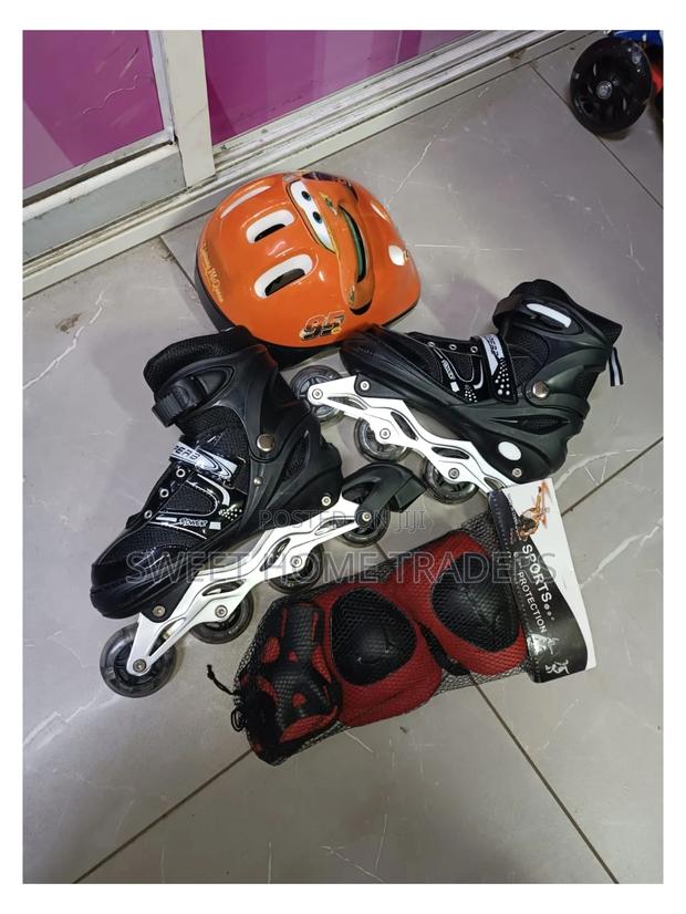 Skating Shoe With Helmet and Guards